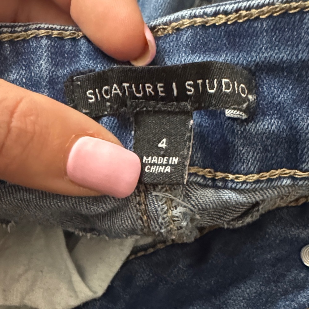 Signature Studio Women’s Distressed Blue Skinny Jeans Size 4 - Picture 4 of 4